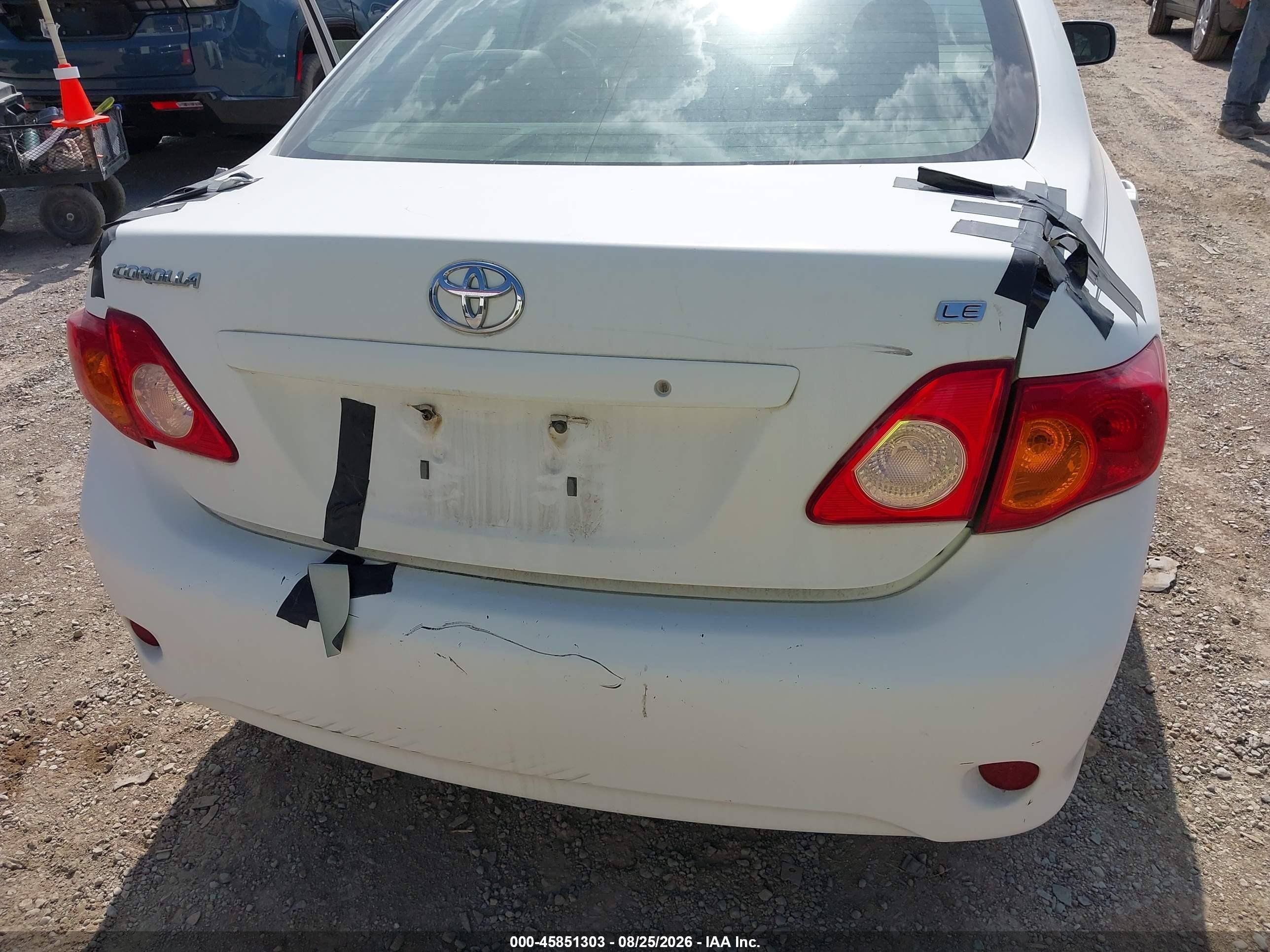 2009 Toyota Corolla Le White vin: 1NXBU40E59Z044996