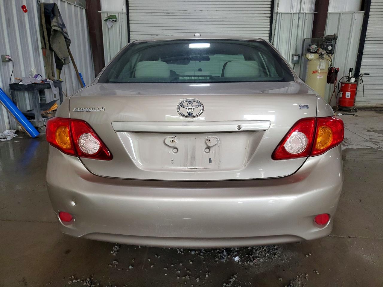 2009 Toyota Corolla Le Gold vin: 1NXBU40E59Z054136