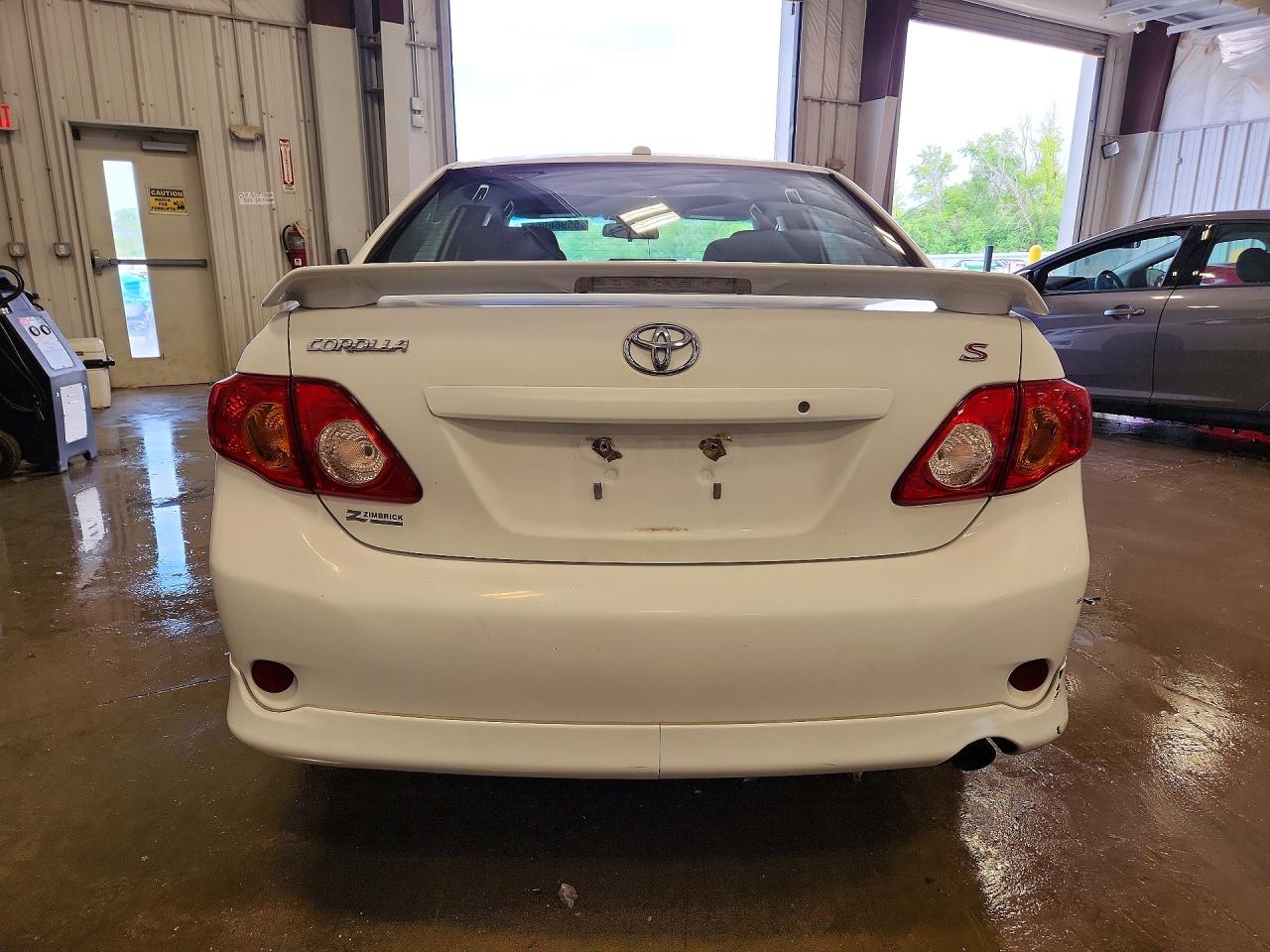 2009 Toyota Corolla S White vin: 1NXBU40E59Z073222