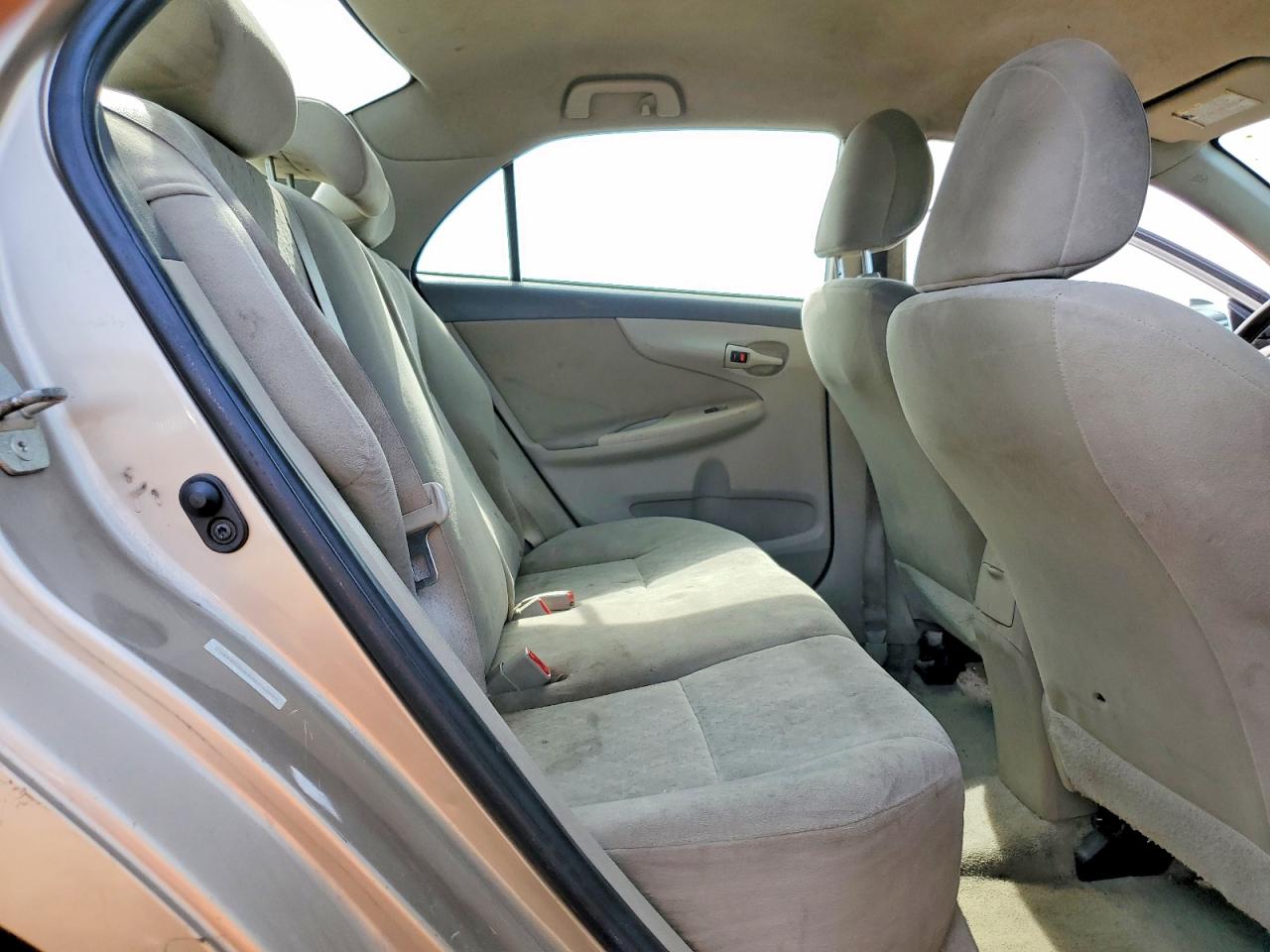 2009 Toyota Corolla Le Gold vin: 1NXBU40E59Z132995