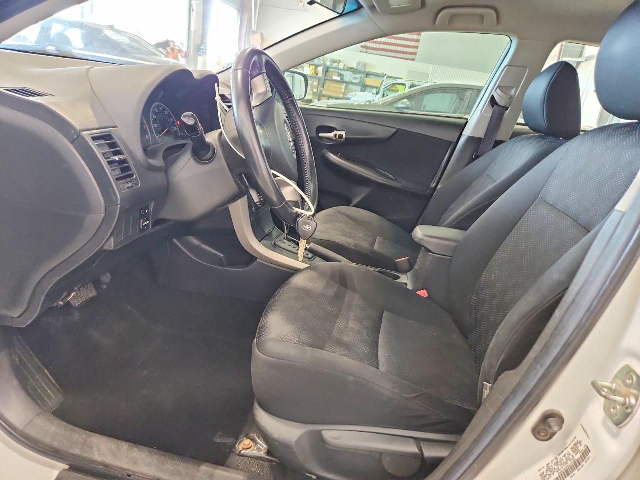2009 Toyota Corolla S White vin: 1NXBU40E59Z134066