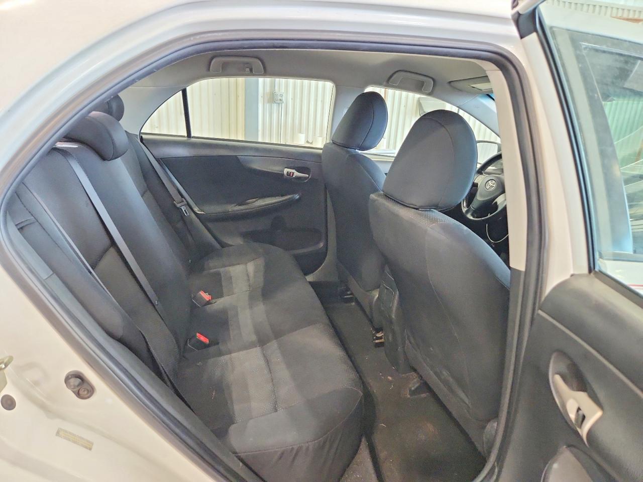 2009 Toyota Corolla S White vin: 1NXBU40E59Z134066