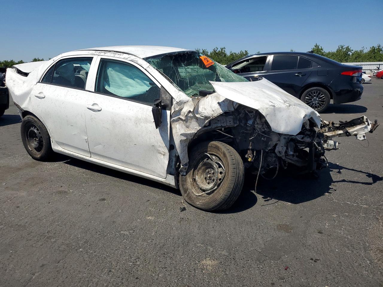 2009 Toyota Corolla Le White vin: 1NXBU40E59Z153636