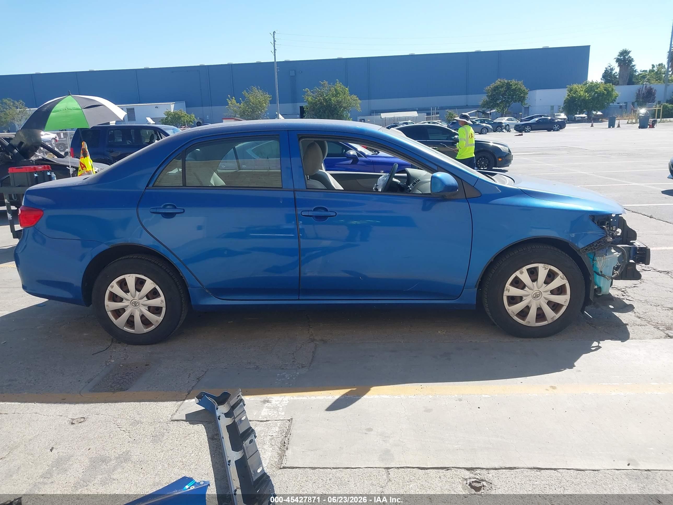 2009 Toyota Corolla Le Blue vin: 1NXBU40E69Z106535