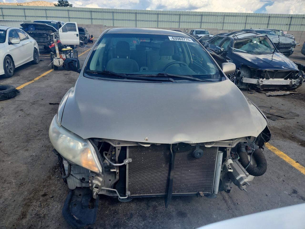 2009 Toyota Corolla Le Gold vin: 1NXBU40E69Z115185