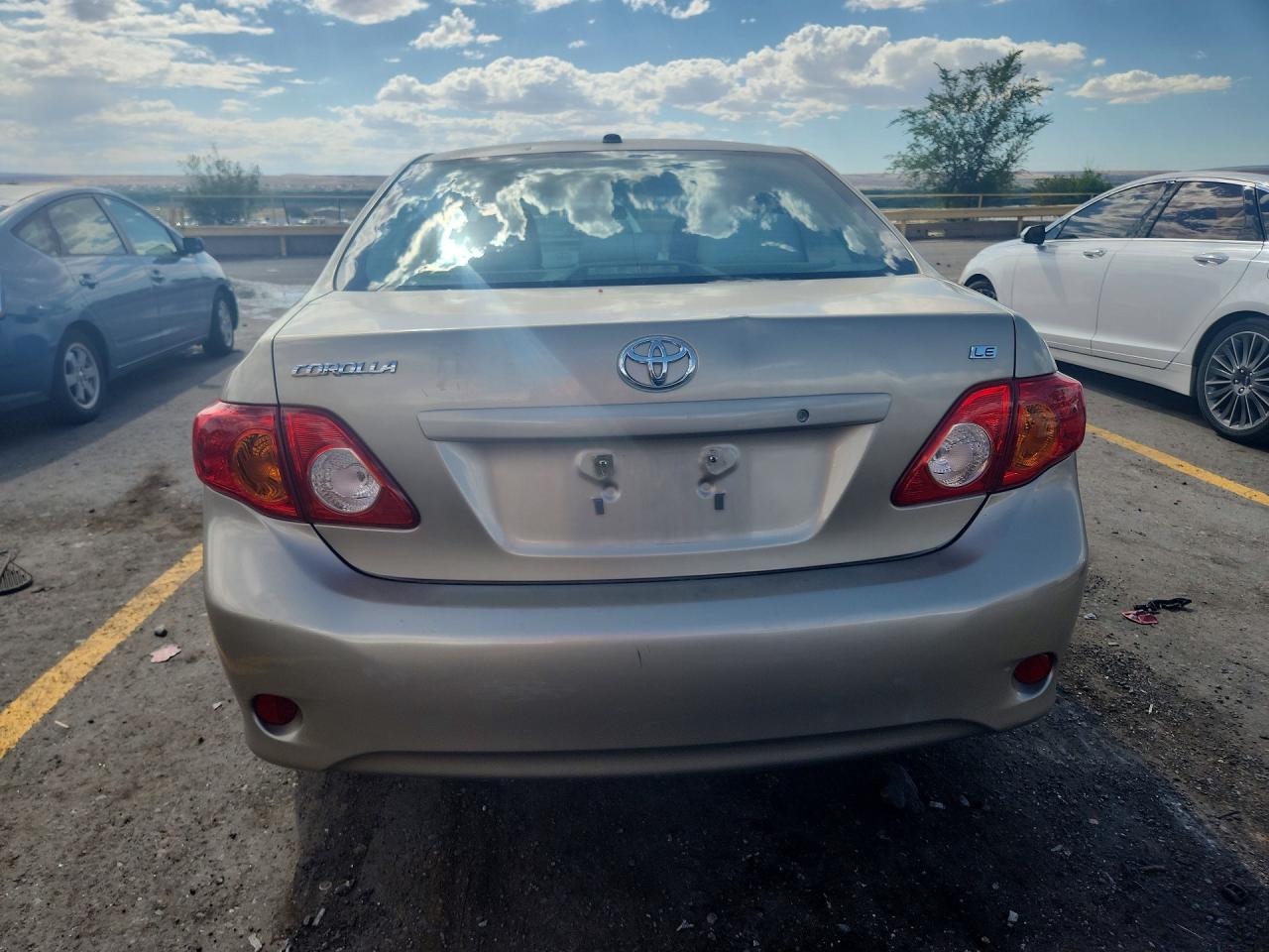 2009 Toyota Corolla Le Gold vin: 1NXBU40E69Z115185