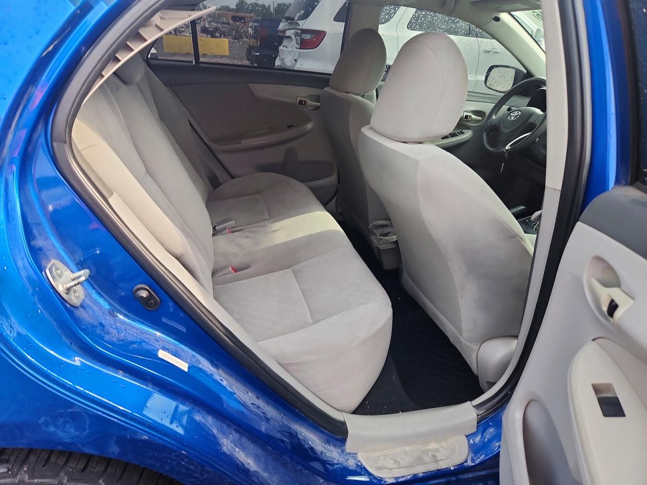 2009 Toyota Corolla Blue vin: 1NXBU40E69Z122802