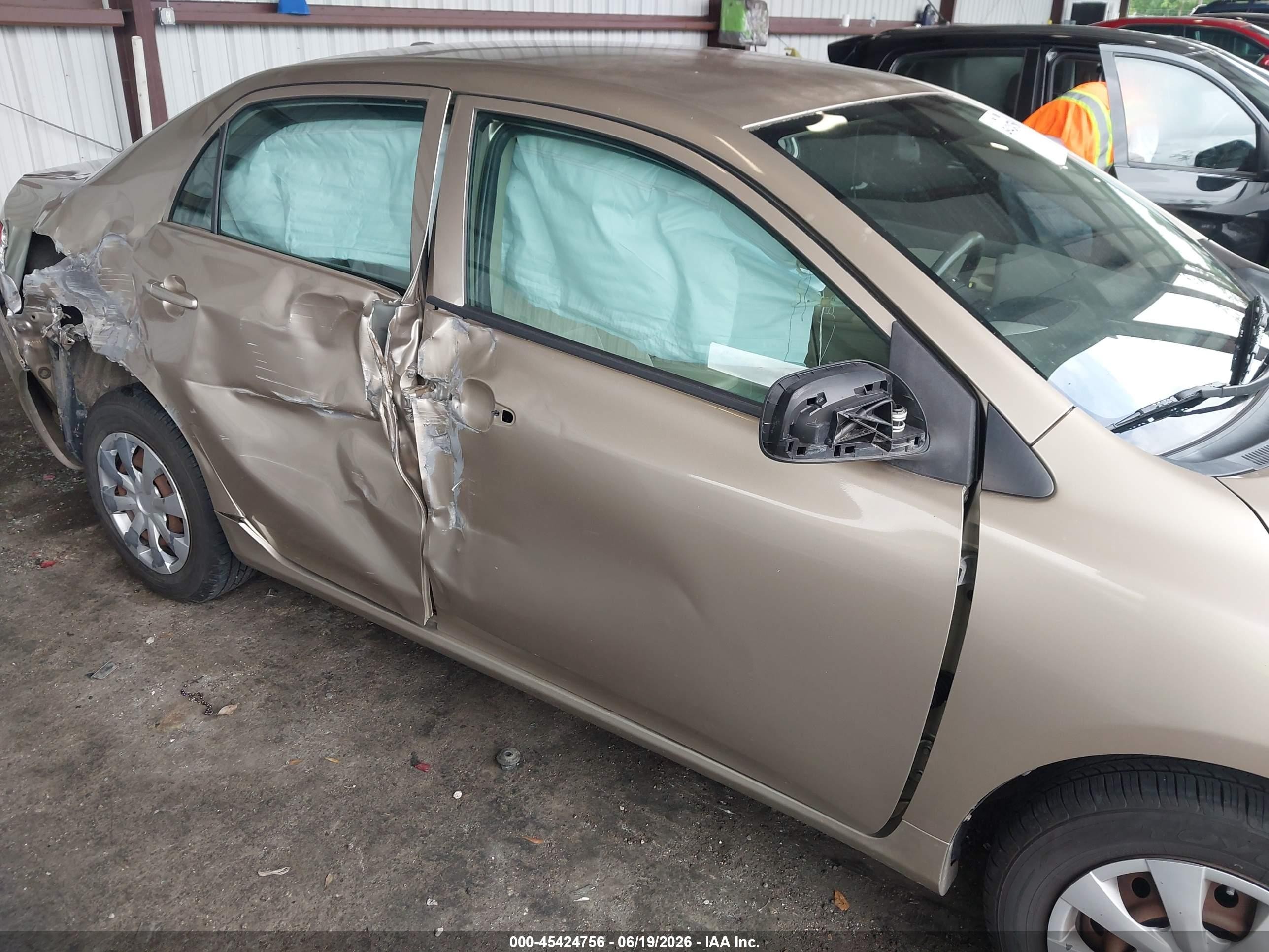 2009 Toyota Corolla Le Gold vin: 1NXBU40E79Z054199