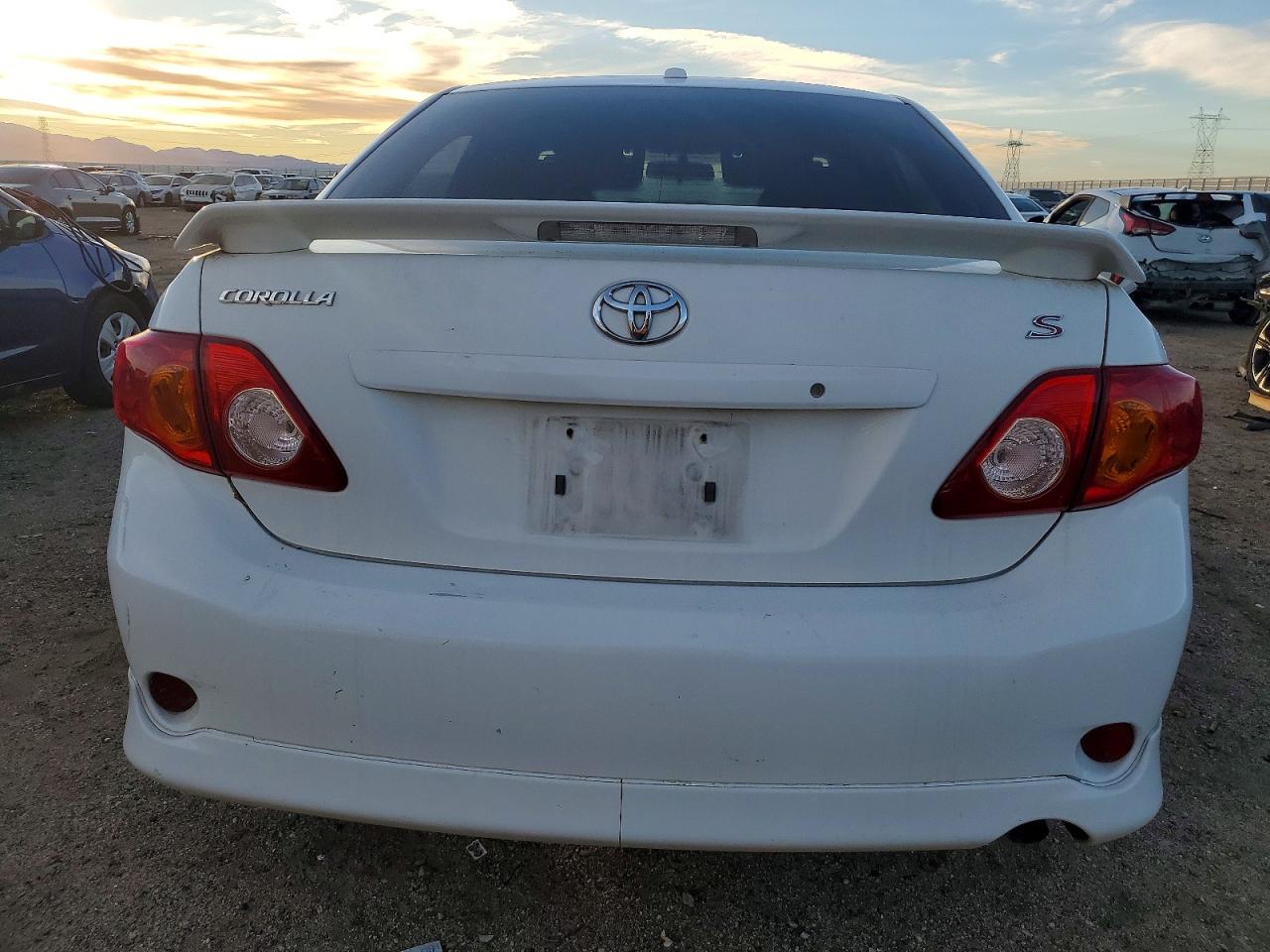 2009 Toyota Corolla Base White vin: 1NXBU40E79Z072072