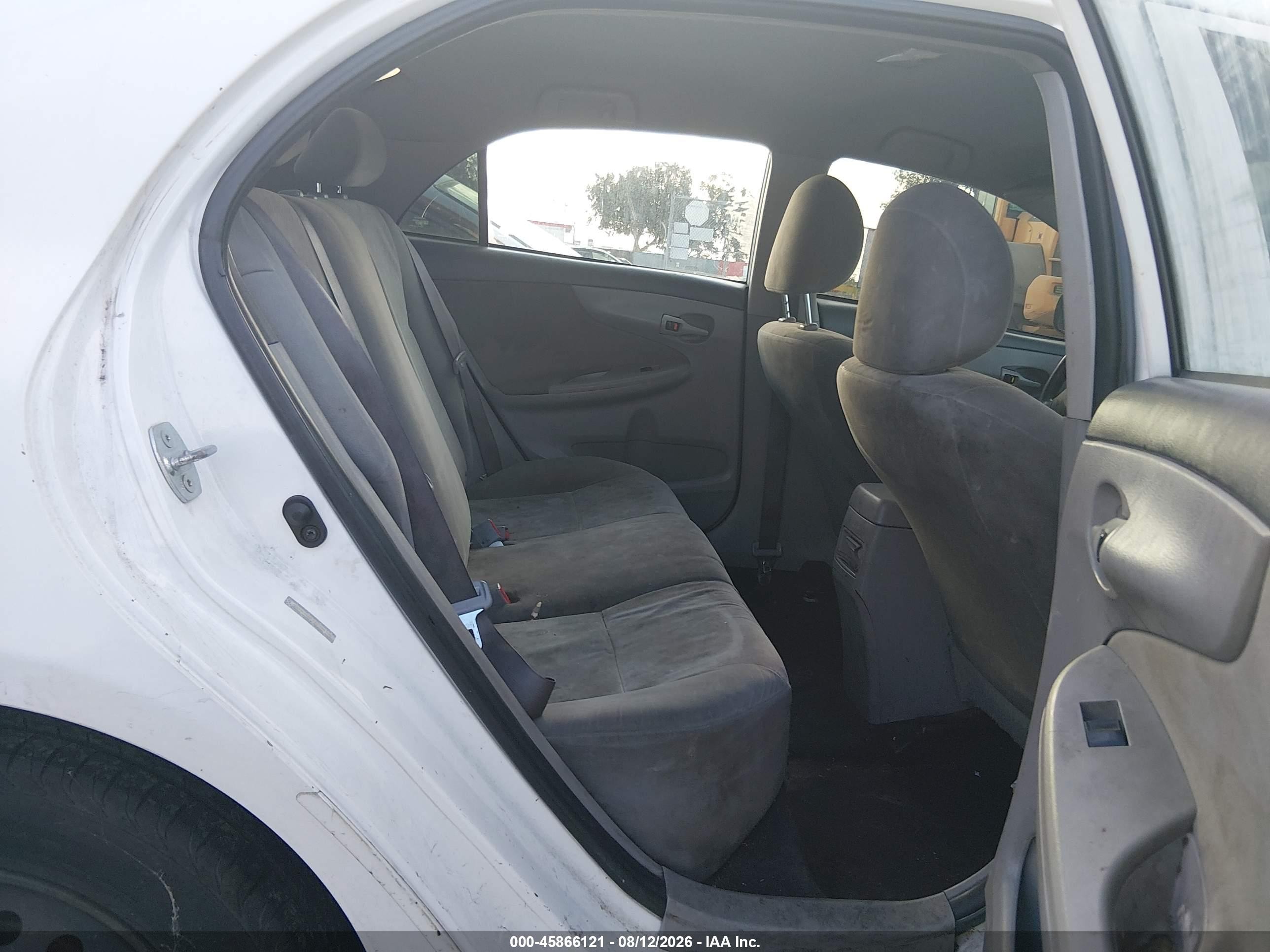 2009 Toyota Corolla Le White vin: 1NXBU40E79Z098106