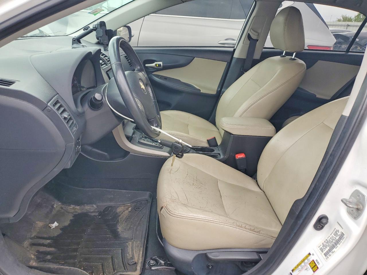 2009 Toyota Corolla White vin: 1NXBU40E79Z110612
