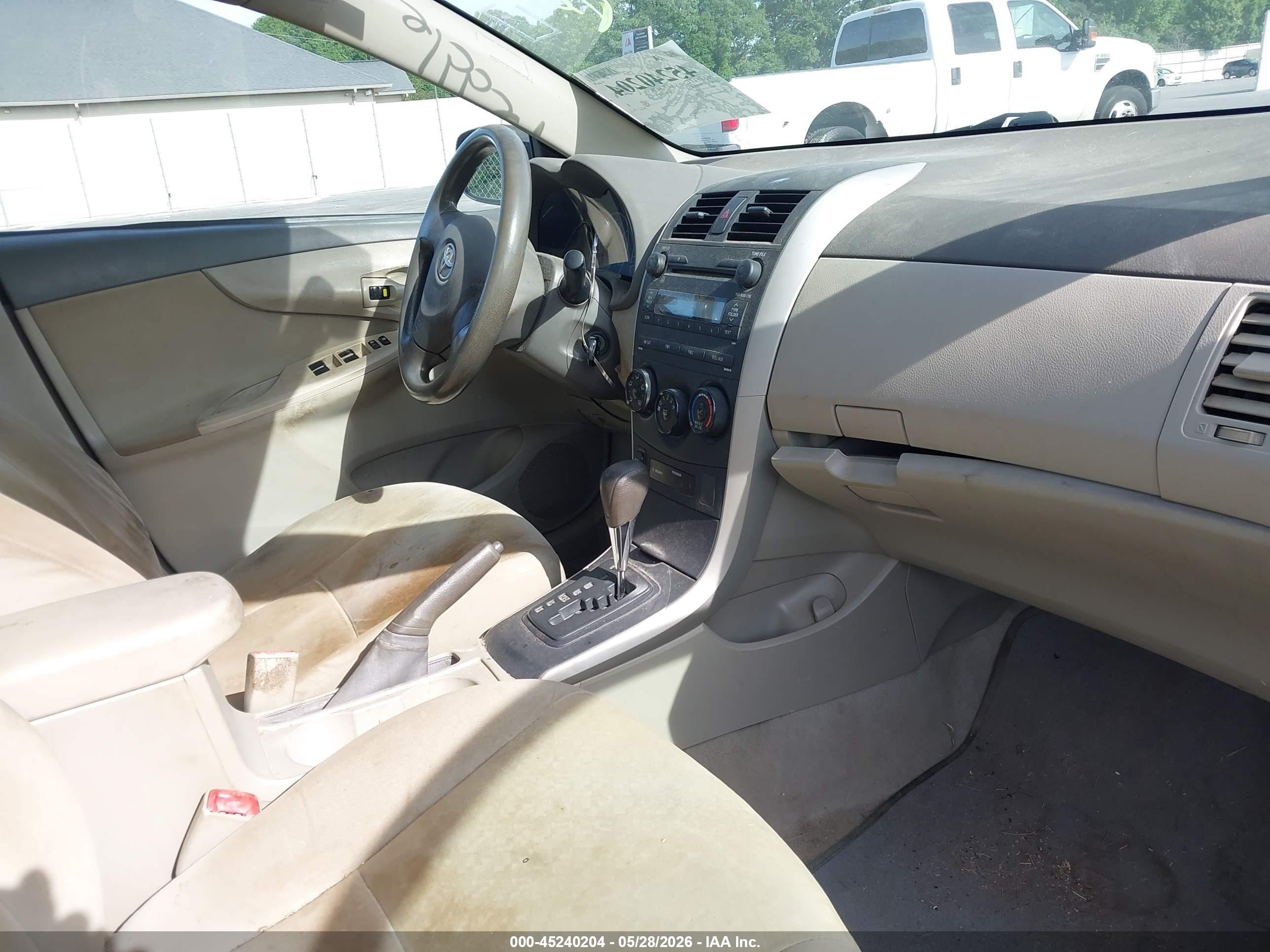 2009 Toyota Corolla Le Red vin: 1NXBU40E89Z037413