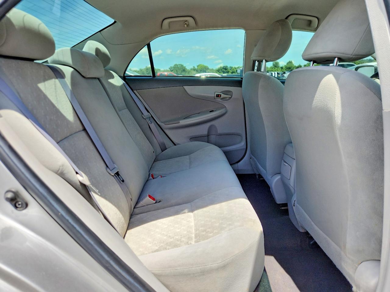 2009 Toyota Corolla Le Silver vin: 1NXBU40E89Z039565