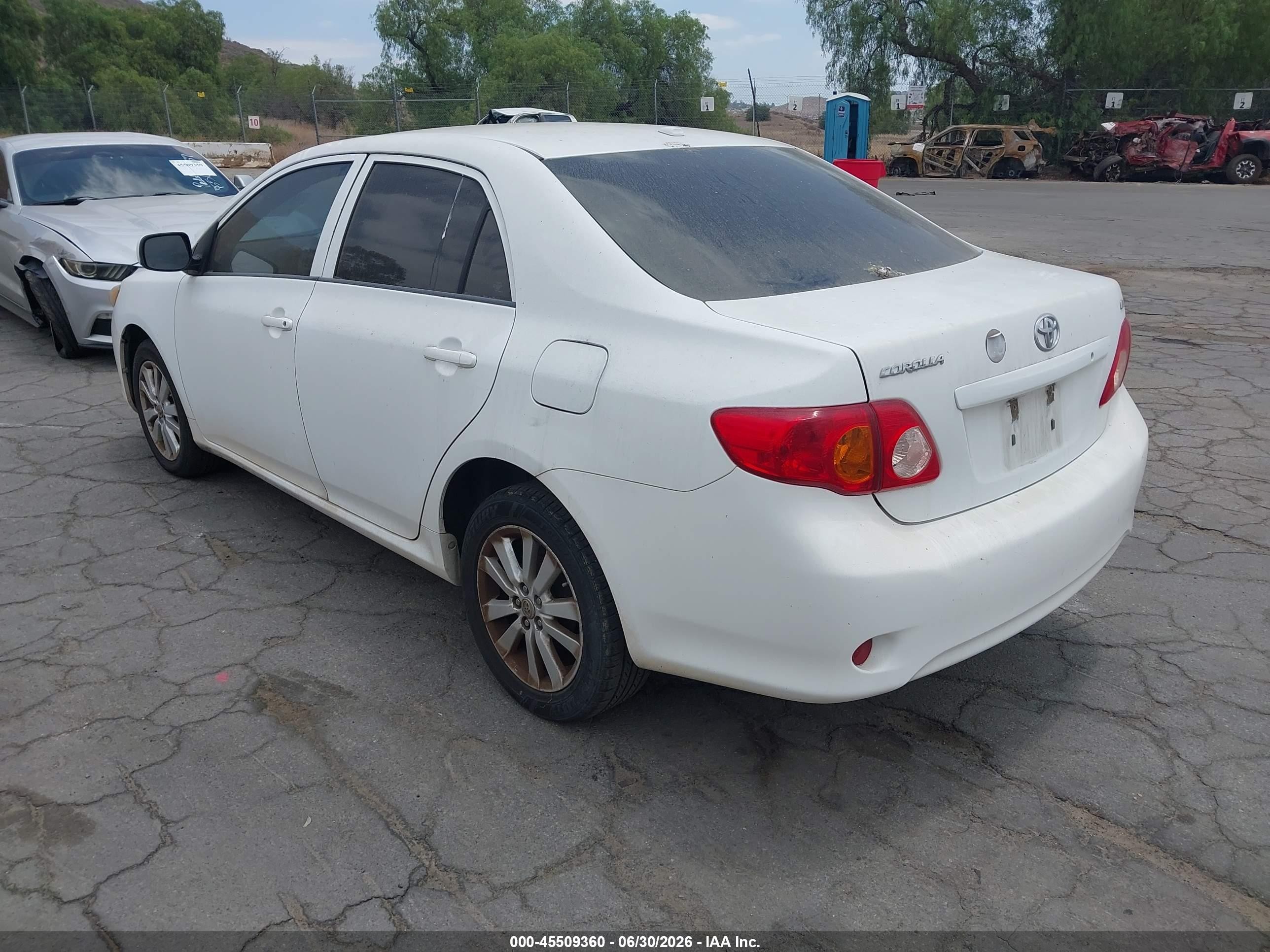 2009 Toyota Corolla Le White vin: 1NXBU40E89Z039629