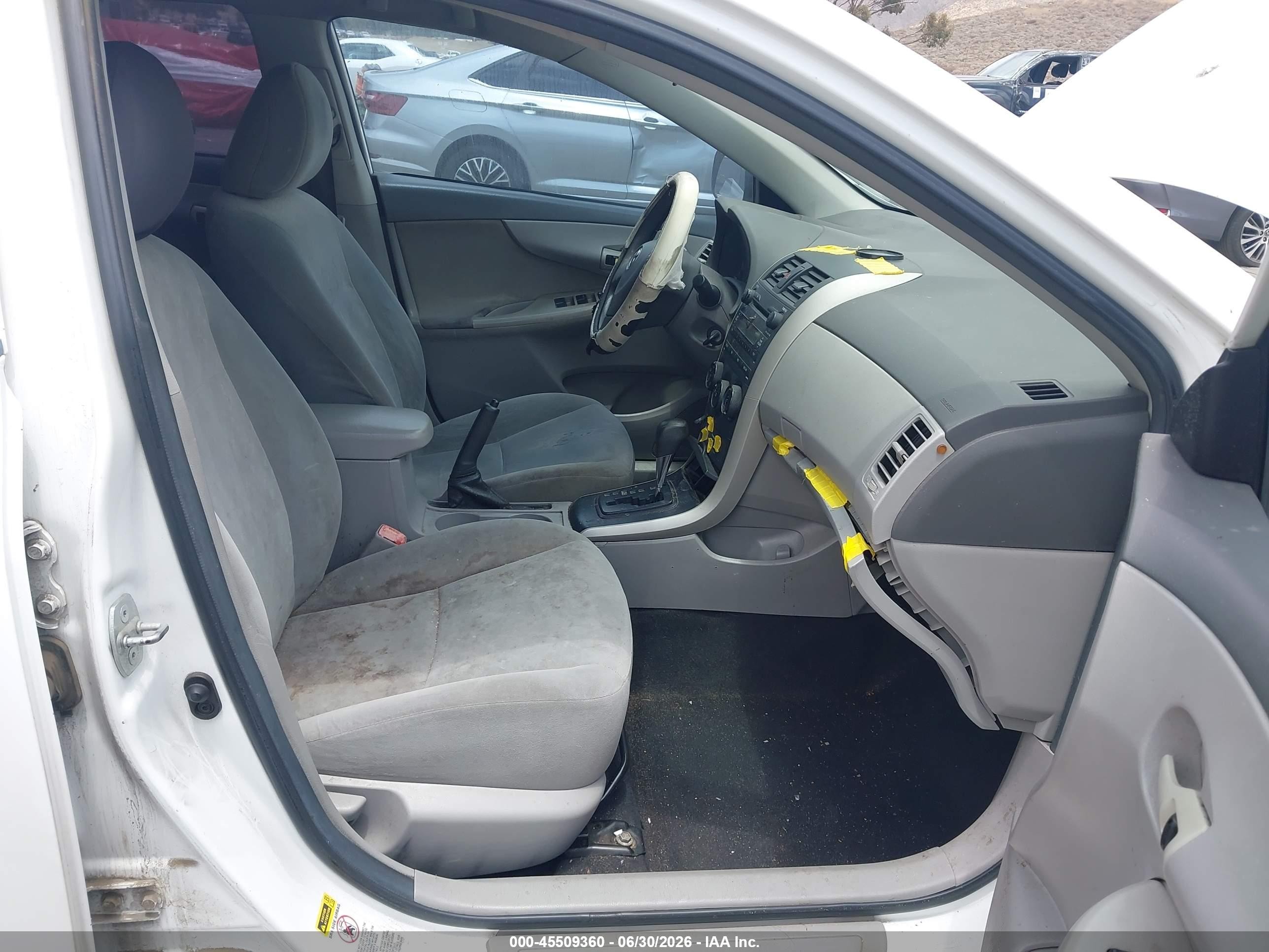 2009 Toyota Corolla Le White vin: 1NXBU40E89Z039629