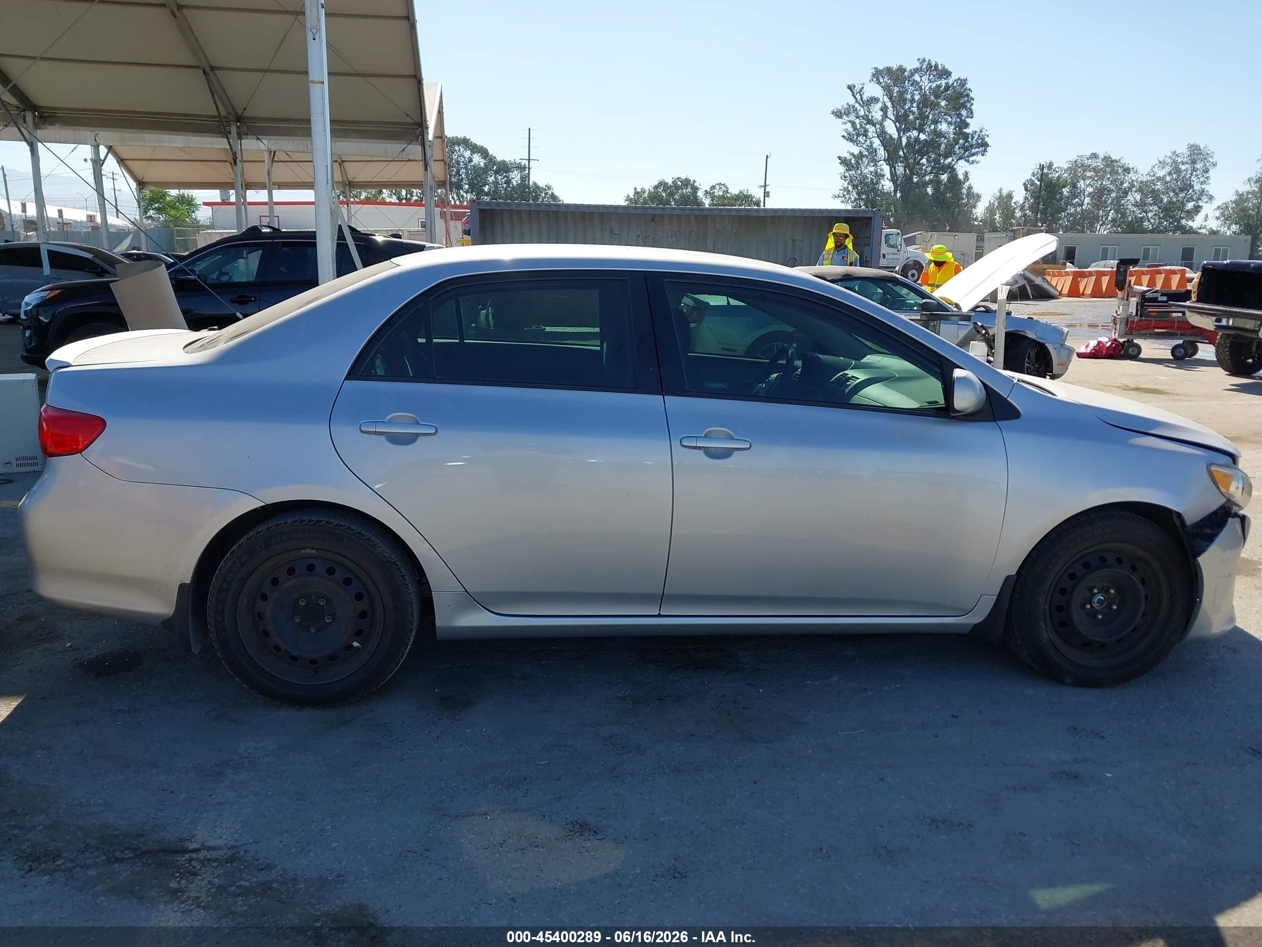 2009 Toyota Corolla Xle Silver vin: 1NXBU40E99Z100809