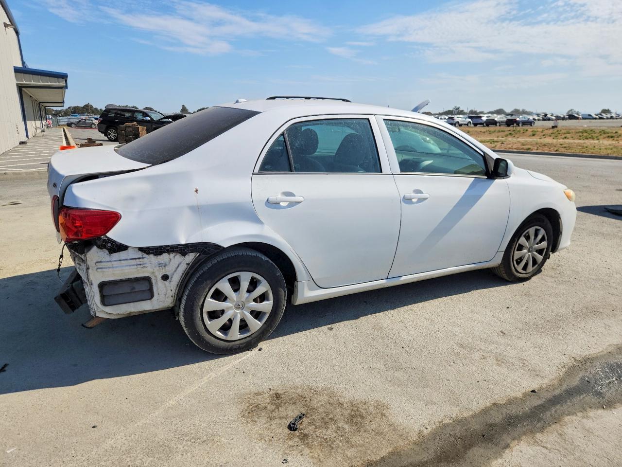 2009 Toyota Corolla Le White vin: 1NXBU40E99Z120140