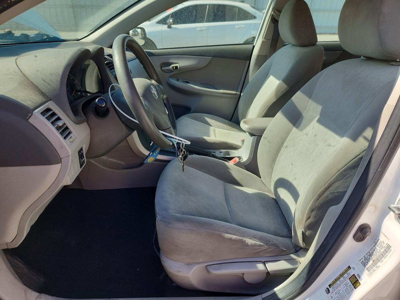 2009 Toyota Corolla Le White vin: 1NXBU40E99Z120140