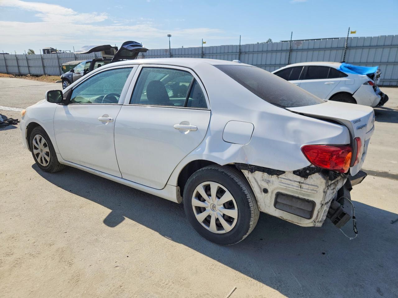 2009 Toyota Corolla Le White vin: 1NXBU40E99Z120140