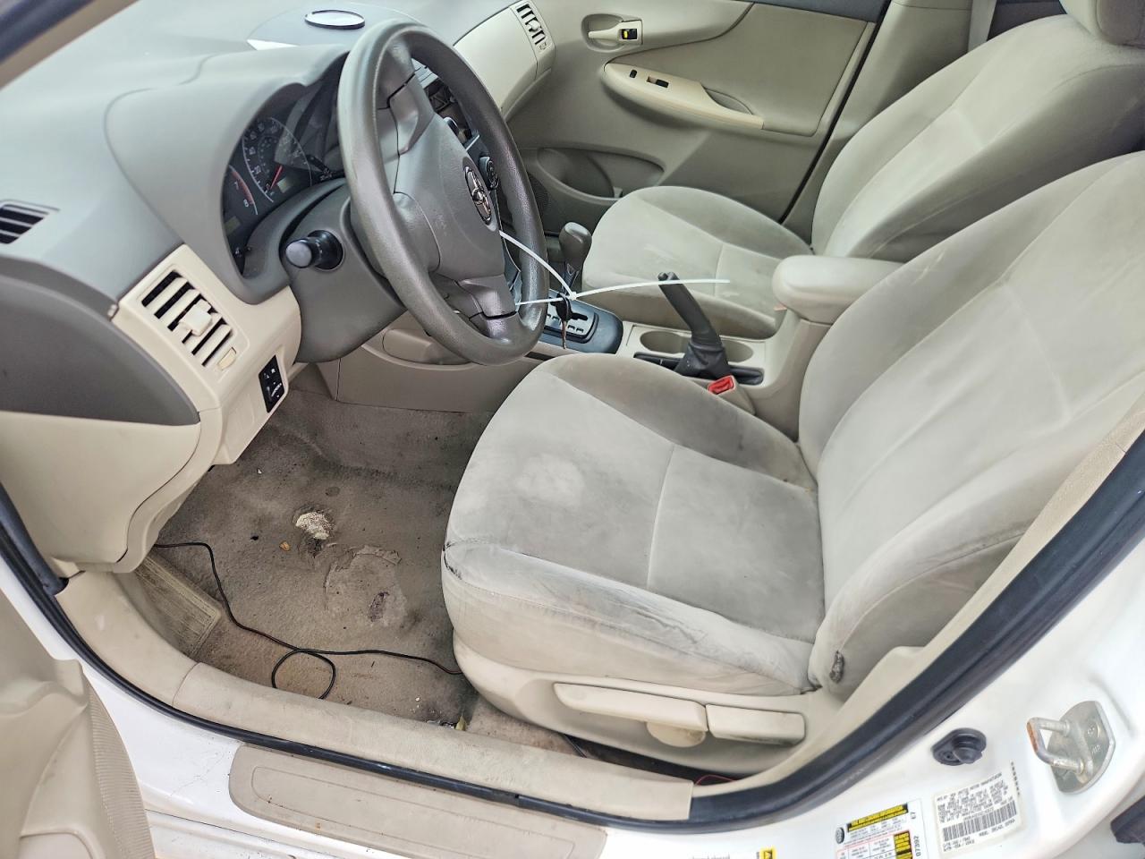 2009 Toyota Corolla Le White vin: 1NXBU40EX9Z140672