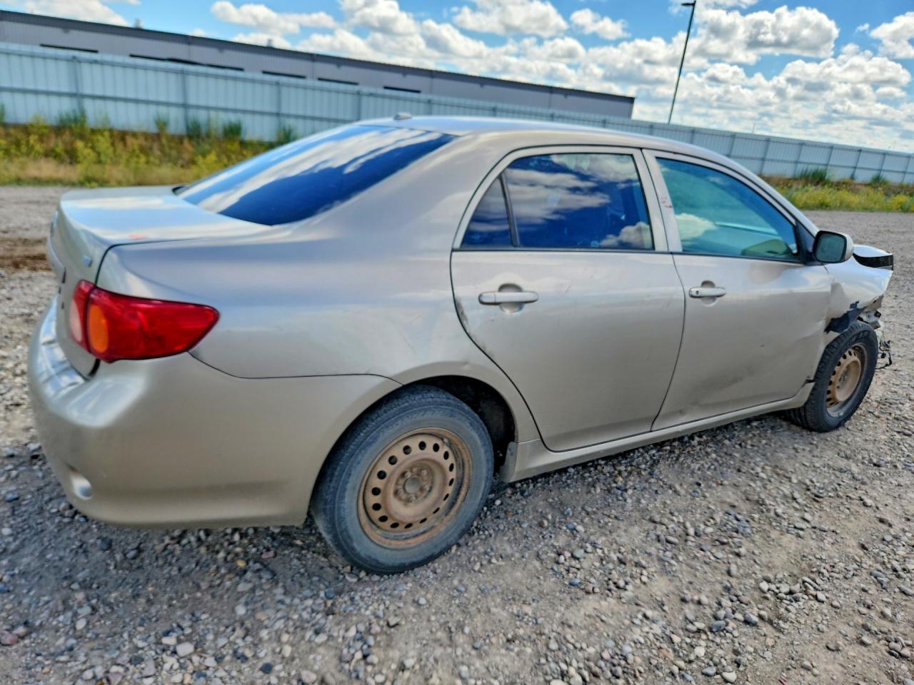 2009 Toyota Corolla Le Gold vin: 1NXBU40EX9Z143443