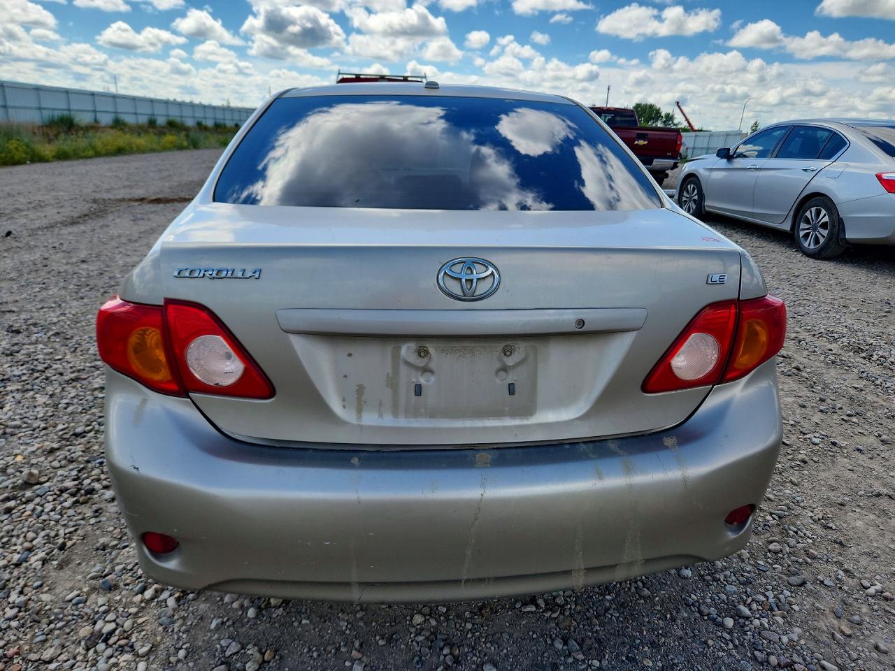 2009 Toyota Corolla Le Gold vin: 1NXBU40EX9Z143443