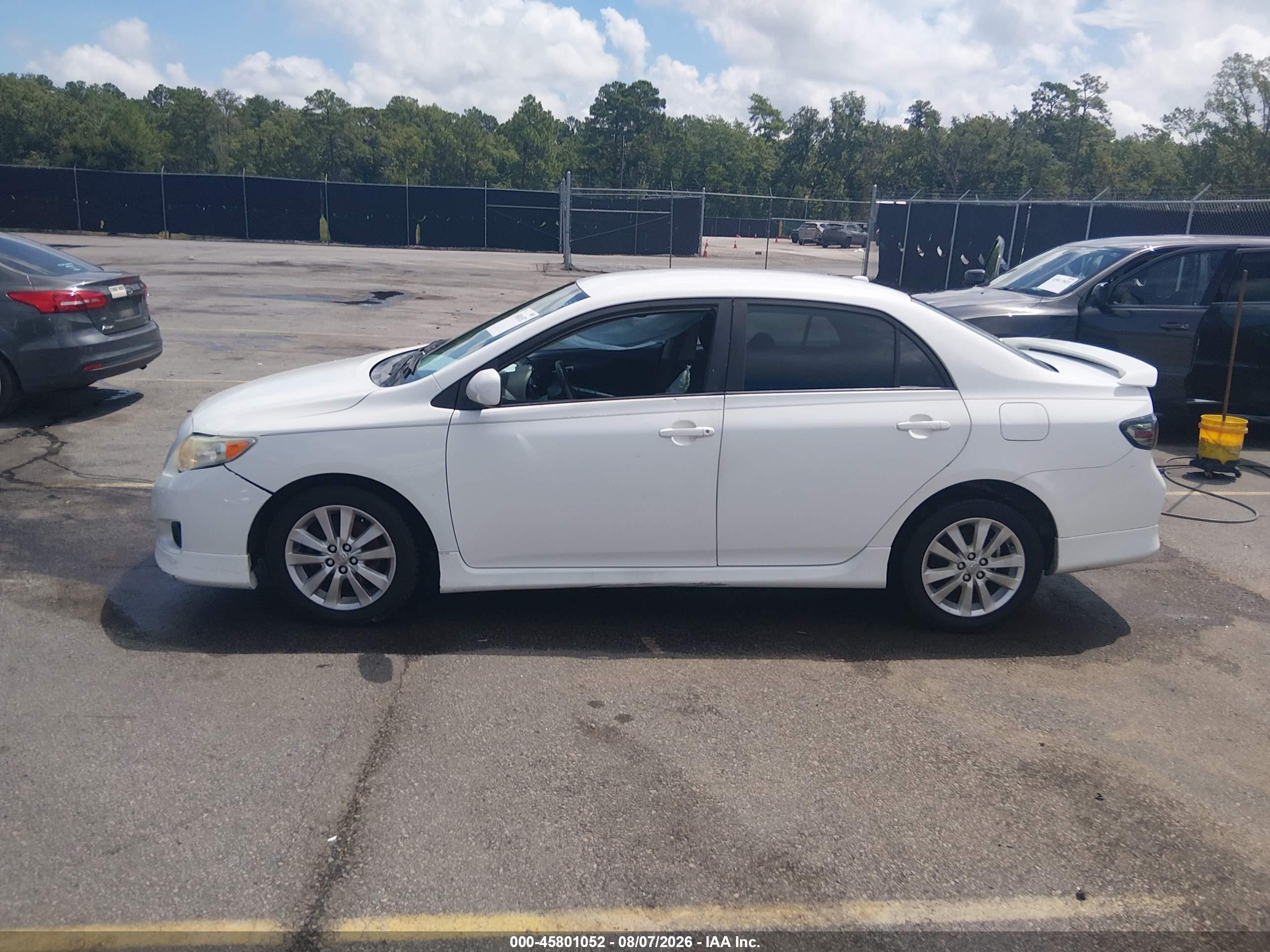 2009 Toyota Corolla S White vin: 1NXBU40EX9Z145693