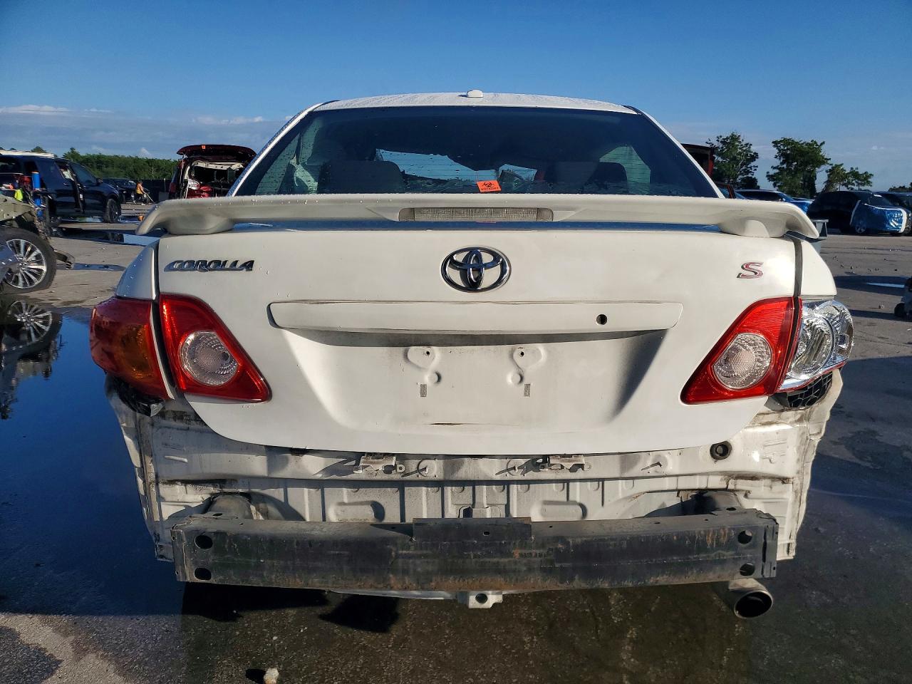 2009 Toyota Corolla S White vin: 1NXBU40EX9Z152708