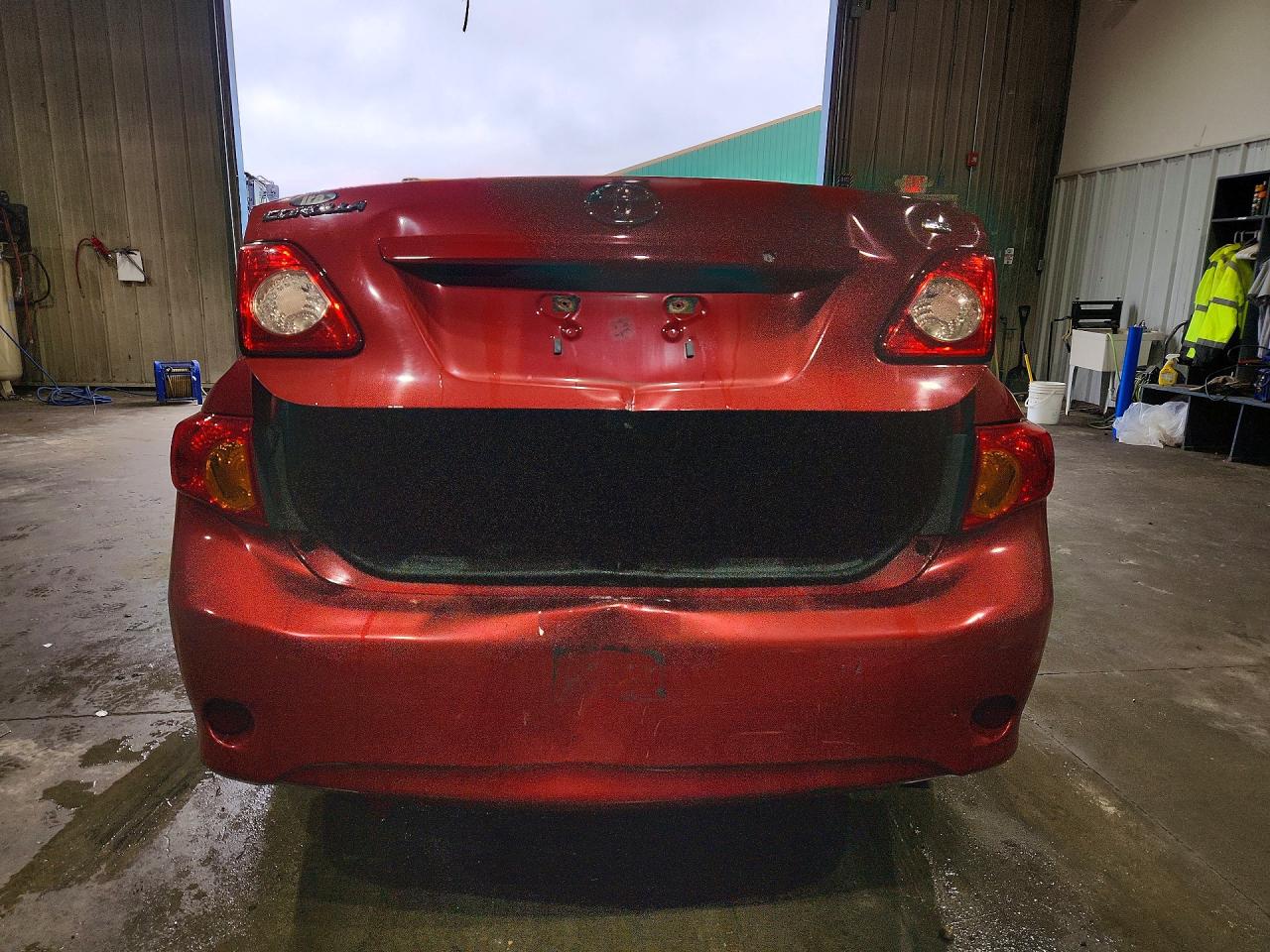 2009 Toyota Corolla Le Red vin: 1NXBU40EX9Z158668