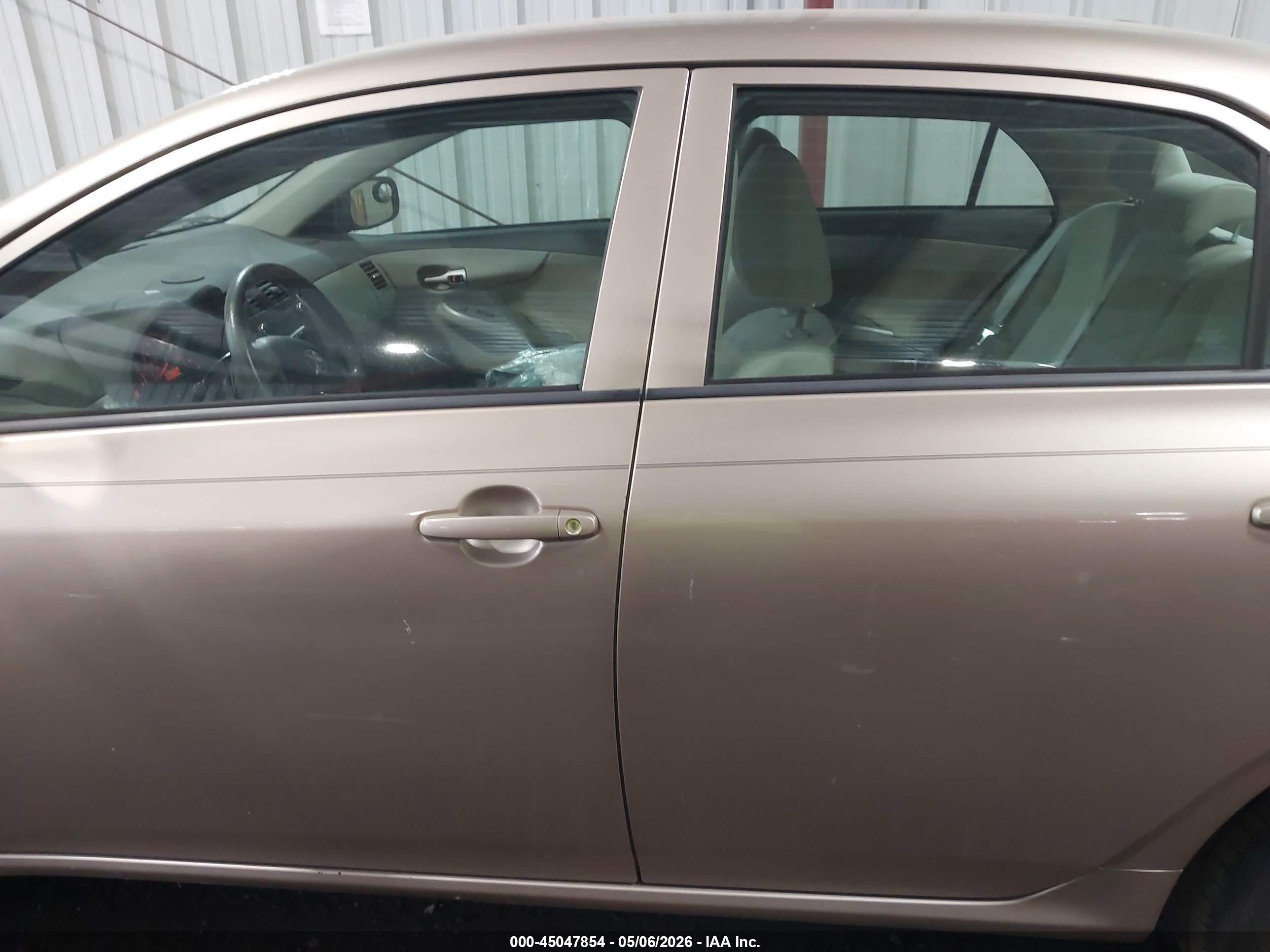 2010 Toyota Corolla Le Beige vin: 1NXBU4EE0AZ170714