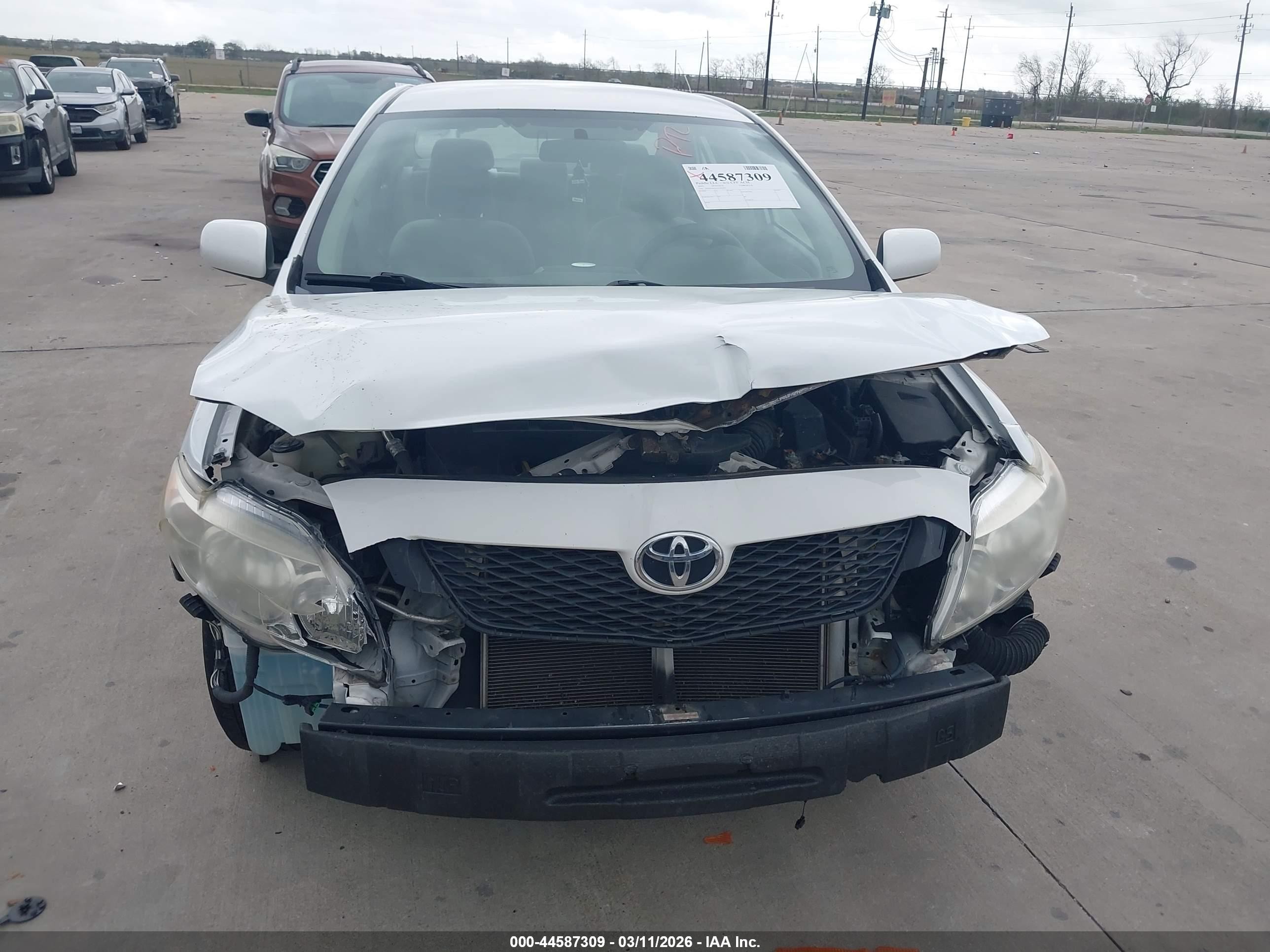 2010 Toyota Corolla Le Белый vin: 1NXBU4EE0AZ187819