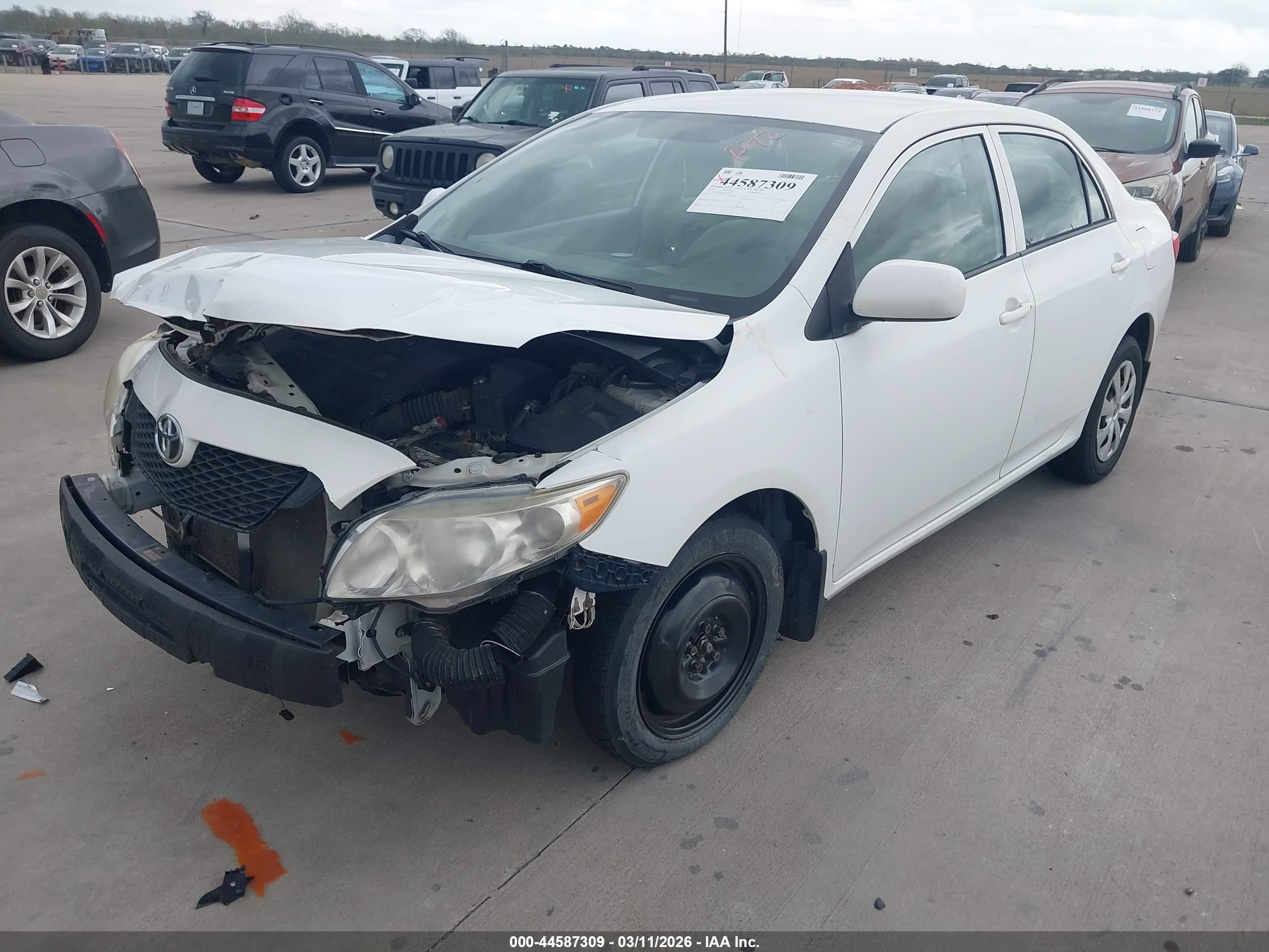 2010 Toyota Corolla Le Белый vin: 1NXBU4EE0AZ187819