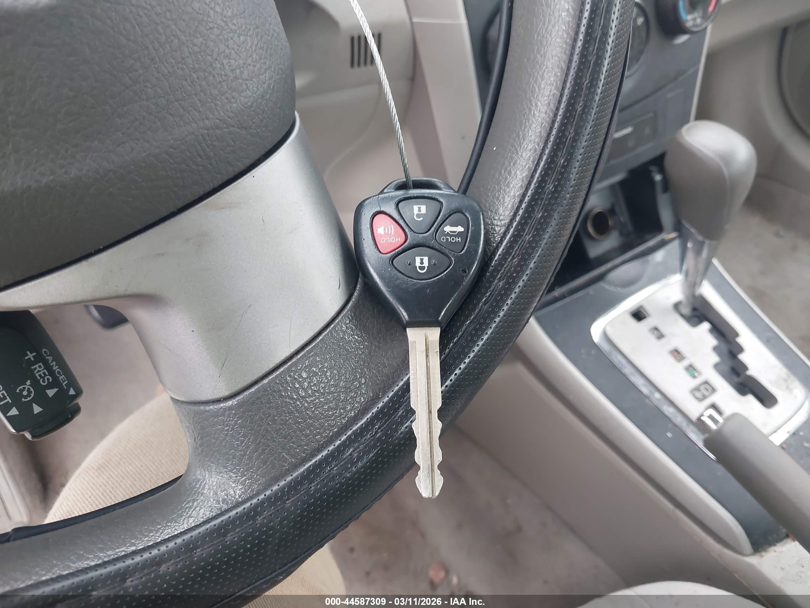 2010 Toyota Corolla Le Белый vin: 1NXBU4EE0AZ187819