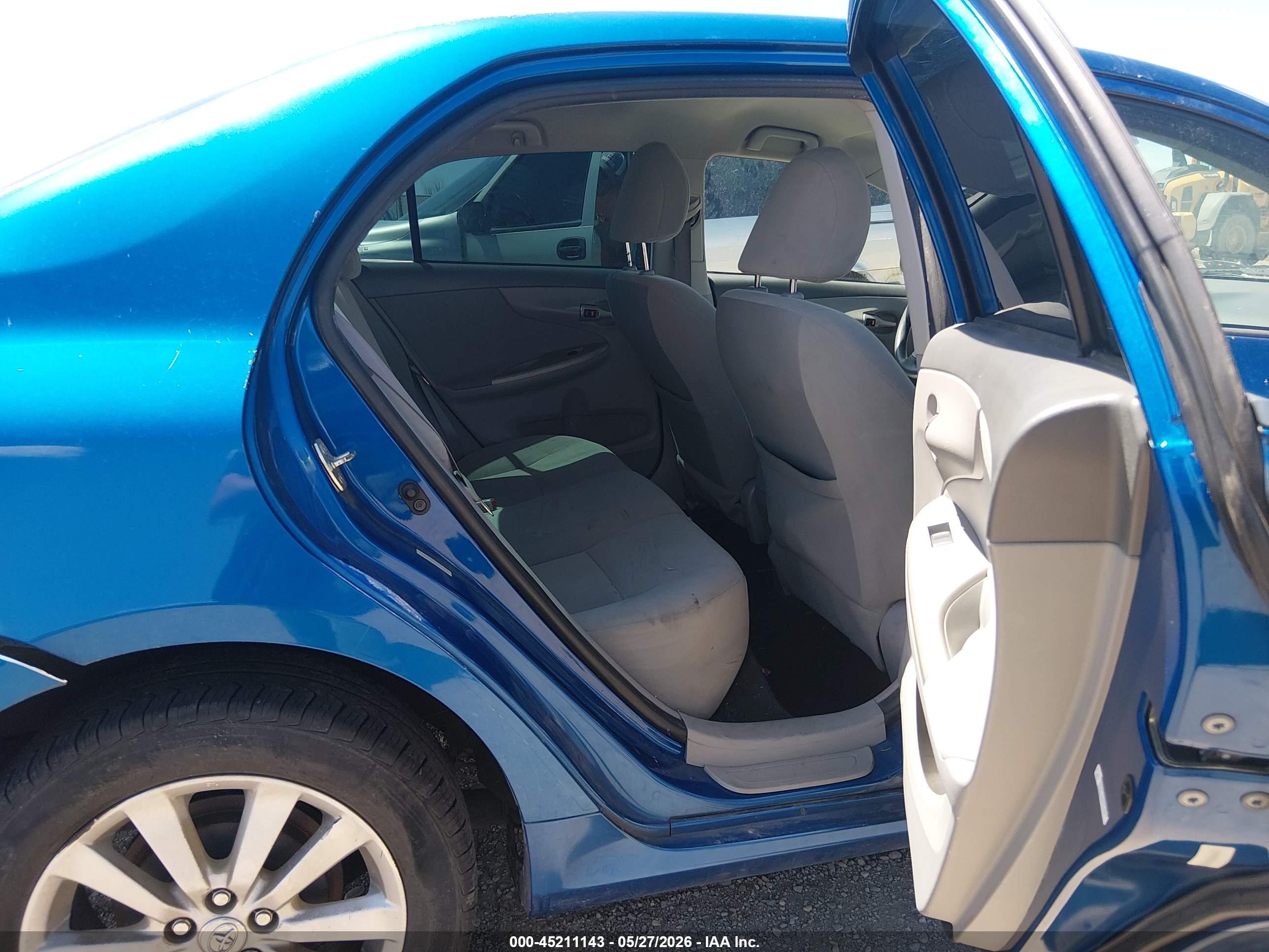 2010 Toyota Corolla Le Blue vin: 1NXBU4EE0AZ193829