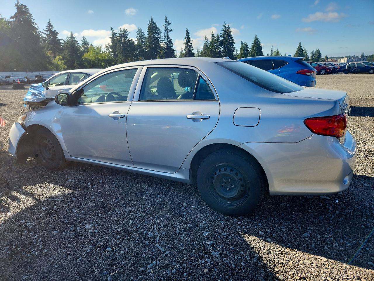 2010 Toyota Corolla Base Серебряный vin: 1NXBU4EE0AZ211004