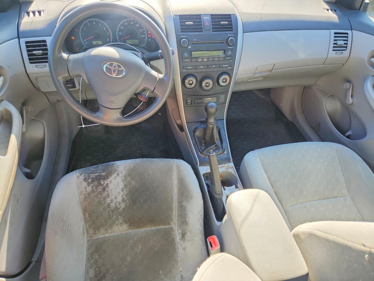 2010 Toyota Corolla Base Серебряный vin: 1NXBU4EE0AZ211004