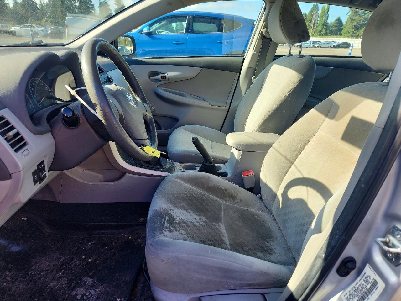2010 Toyota Corolla Base Серебряный vin: 1NXBU4EE0AZ211004