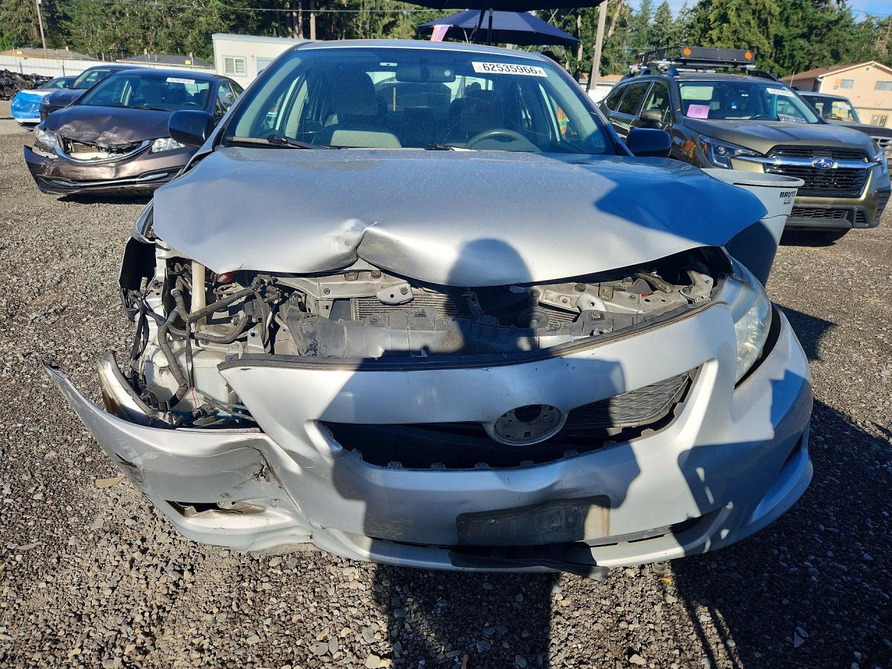 2010 Toyota Corolla Base Серебряный vin: 1NXBU4EE0AZ211004