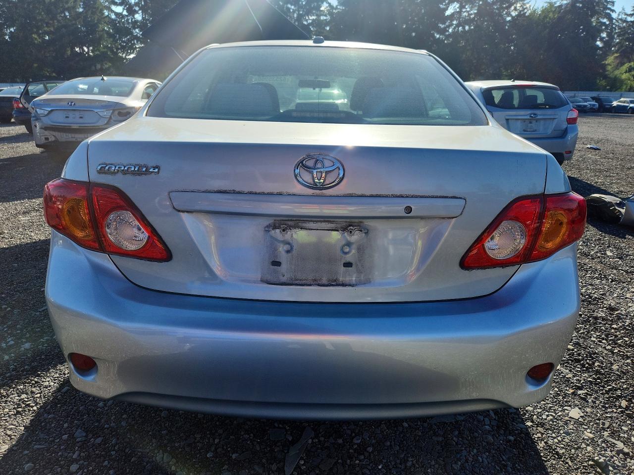 2010 Toyota Corolla Base Серебряный vin: 1NXBU4EE0AZ211004