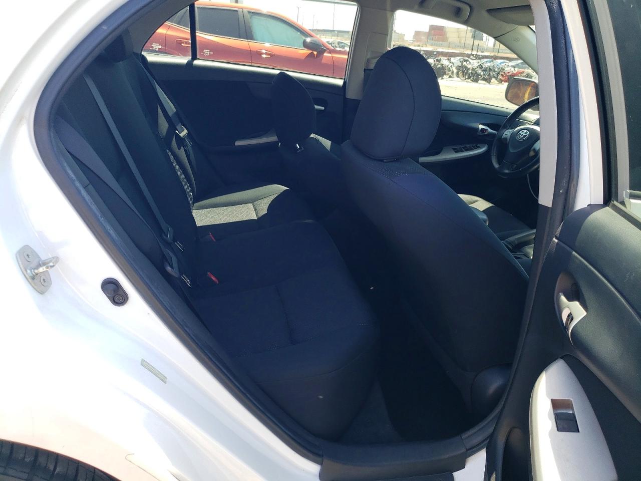 2010 Toyota Corolla S Белый vin: 1NXBU4EE0AZ227753