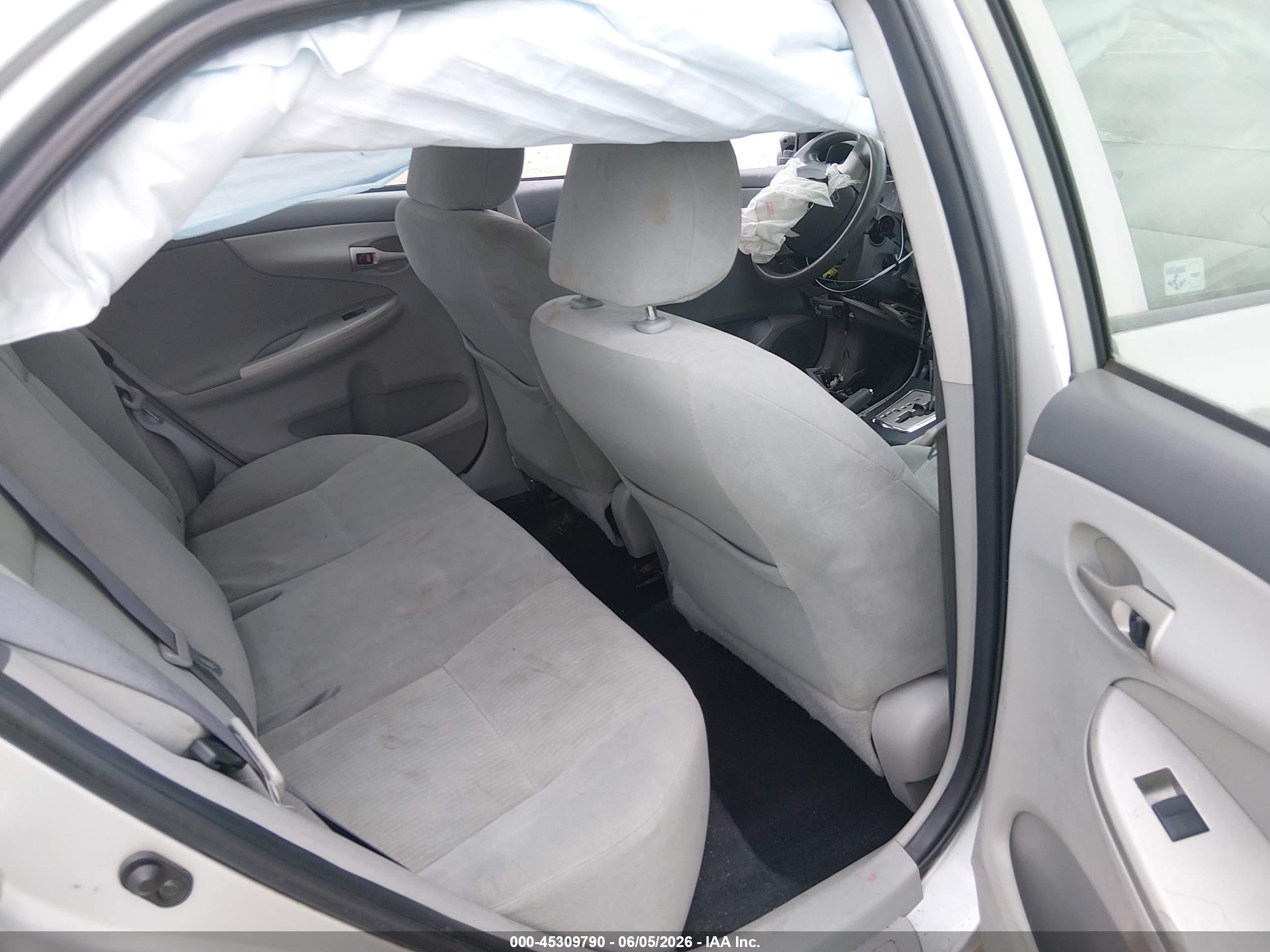 2010 Toyota Corolla Le Silver vin: 1NXBU4EE0AZ238672