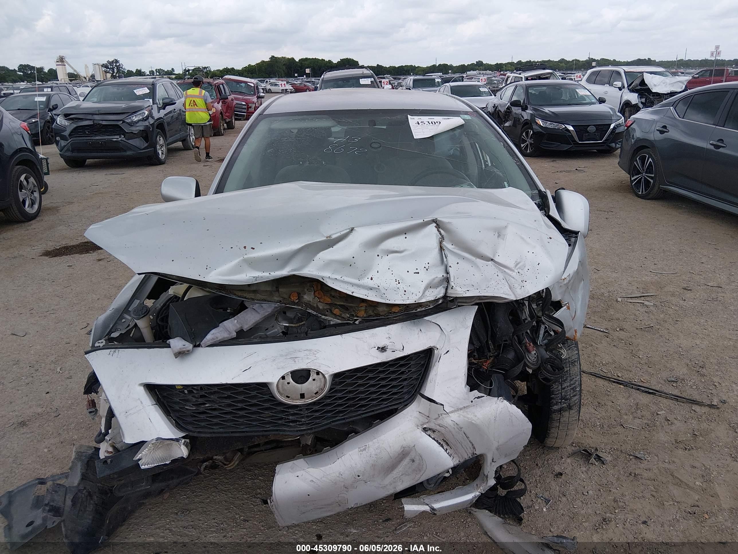 2010 Toyota Corolla Le Silver vin: 1NXBU4EE0AZ238672