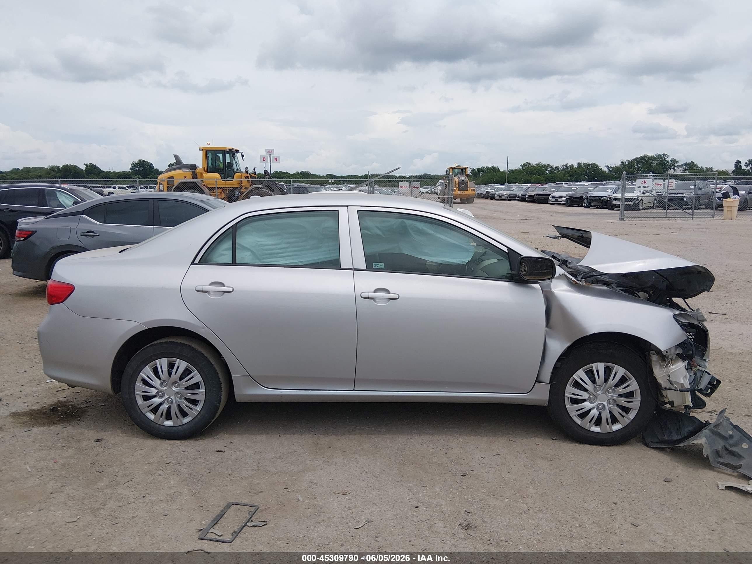 2010 Toyota Corolla Le Silver vin: 1NXBU4EE0AZ238672