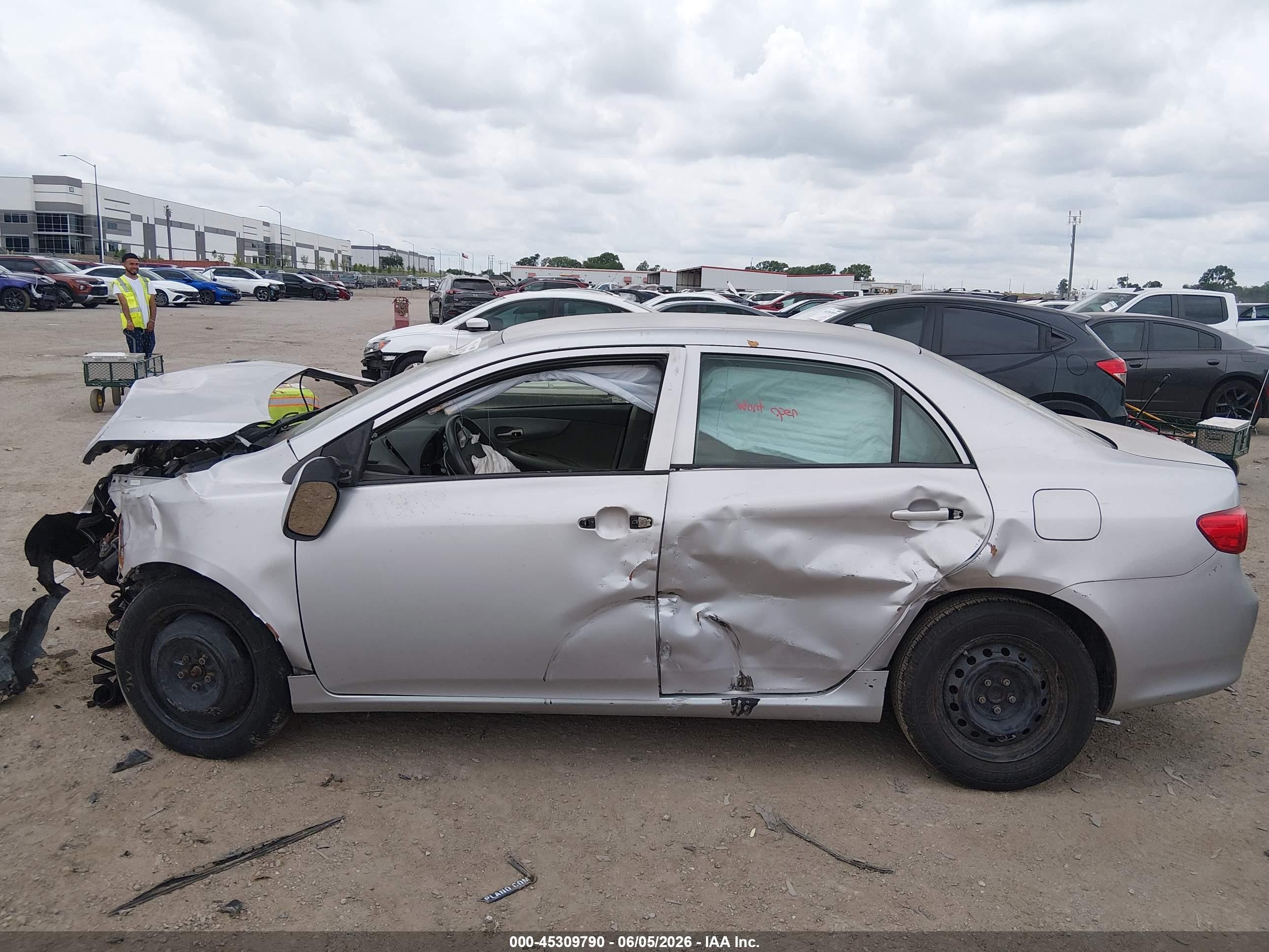 2010 Toyota Corolla Le Silver vin: 1NXBU4EE0AZ238672