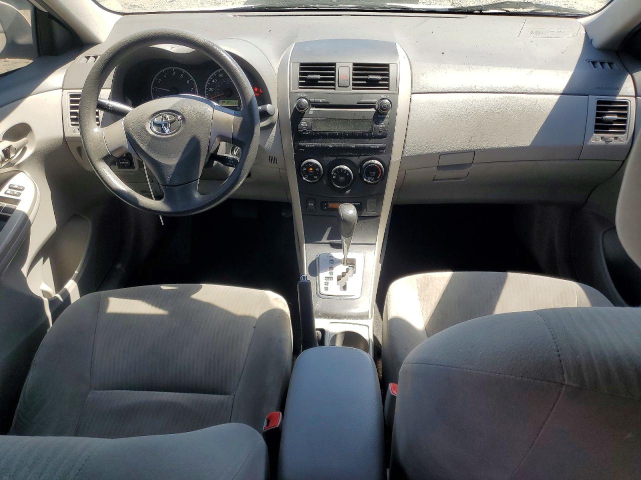 2010 Toyota Corolla Le White vin: 1NXBU4EE0AZ240552