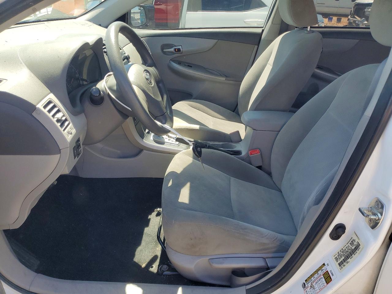 2010 Toyota Corolla Le White vin: 1NXBU4EE0AZ240552