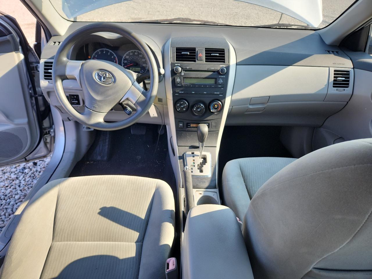 2010 Toyota Corolla Le Серебряный vin: 1NXBU4EE0AZ243032