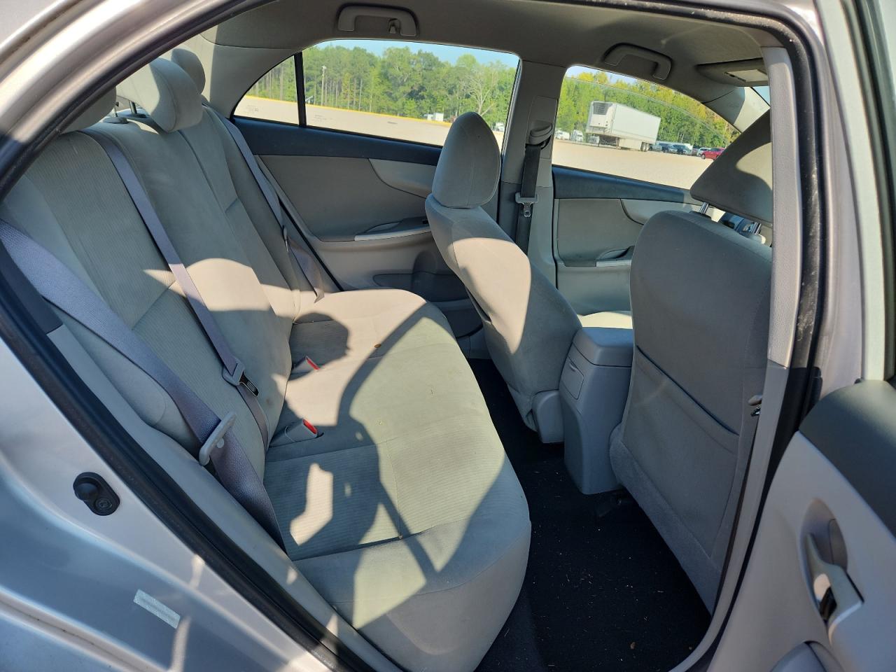 2010 Toyota Corolla Le Silver vin: 1NXBU4EE0AZ243032