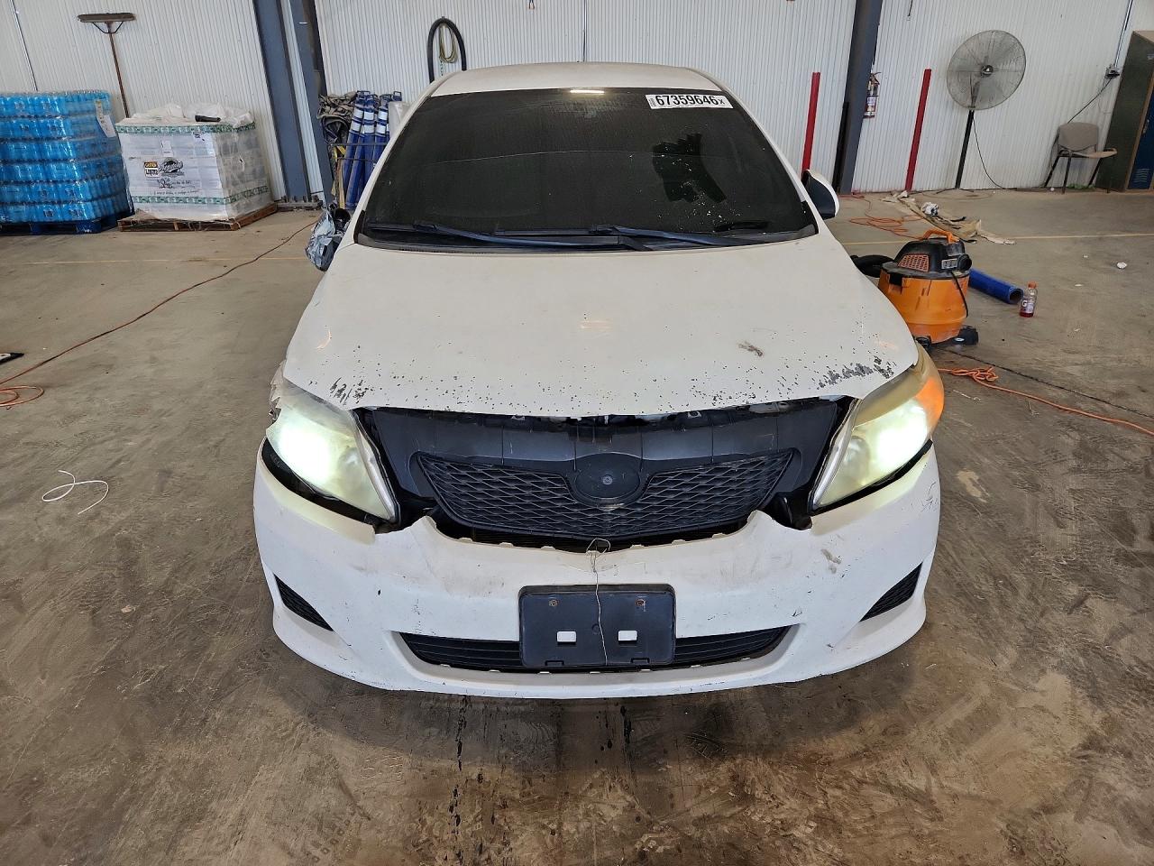 2010 Toyota Corolla Le White vin: 1NXBU4EE0AZ245265