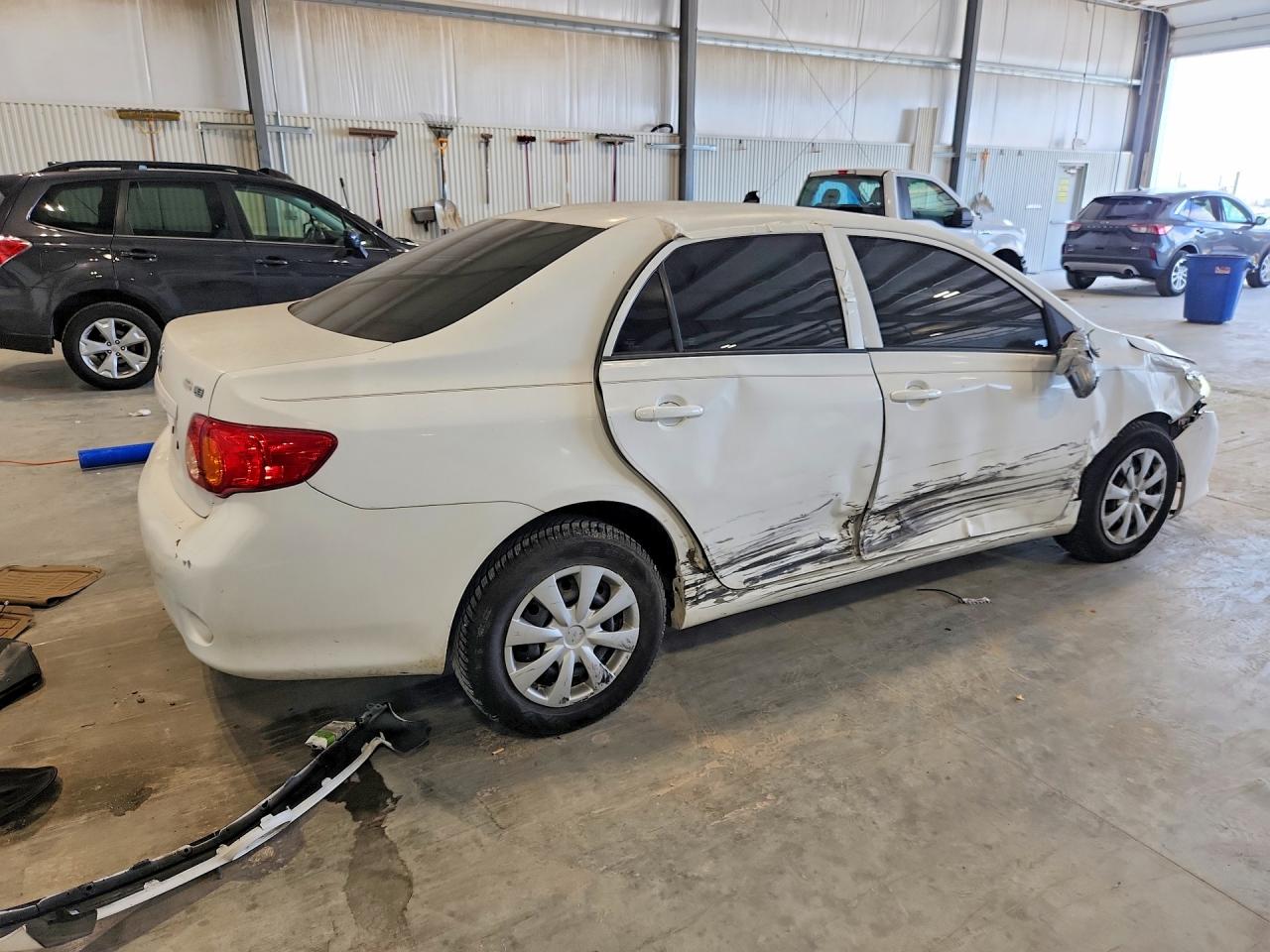 2010 Toyota Corolla Le White vin: 1NXBU4EE0AZ245265